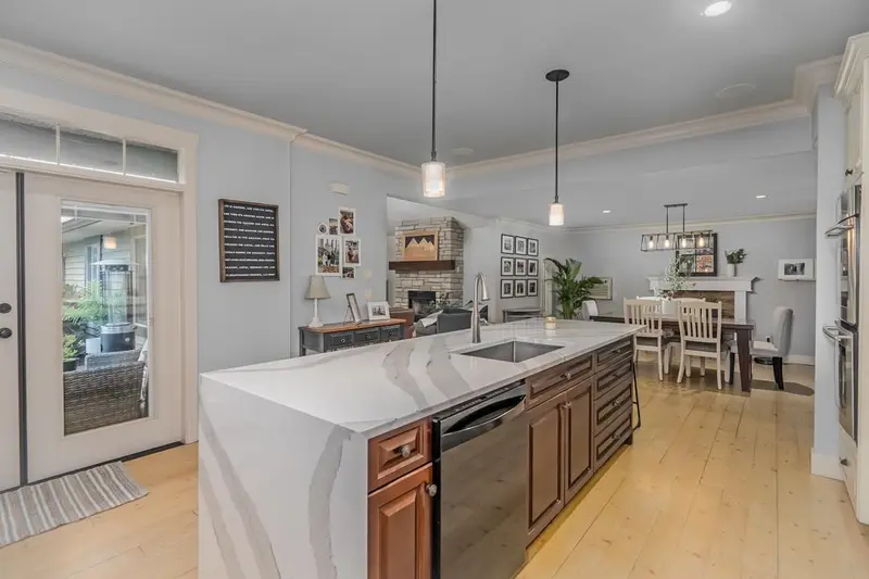 5660 RIVERSIDE STREET - photo 2 of 25