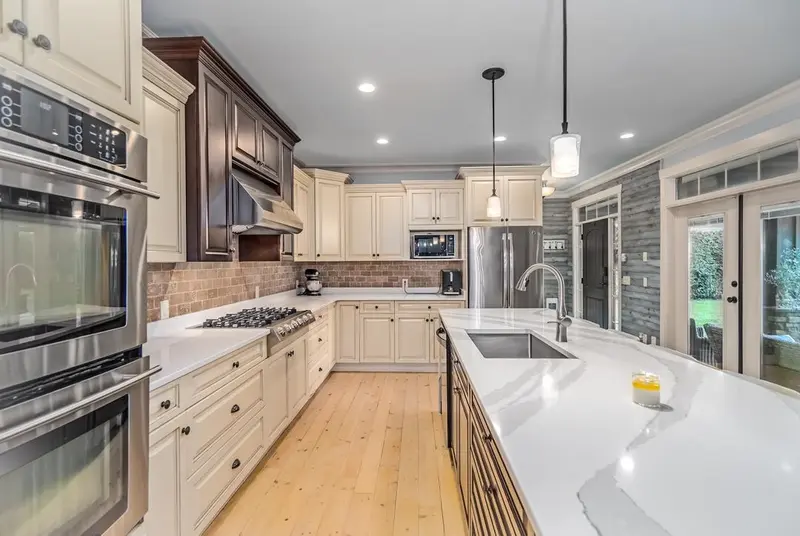 5660 RIVERSIDE STREET - photo 4 of 25