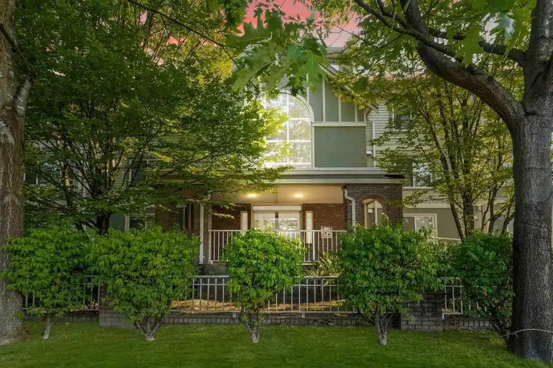 108 13226 104 AVENUE - photo 1 of 5
