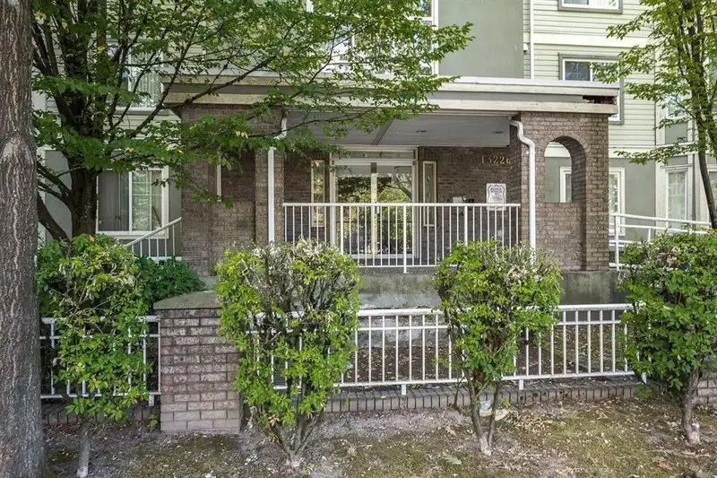 108 13226 104 AVENUE - photo 2 of 5