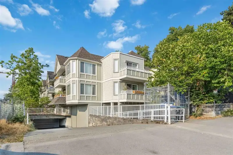 108 13226 104 AVENUE - photo 4 of 5