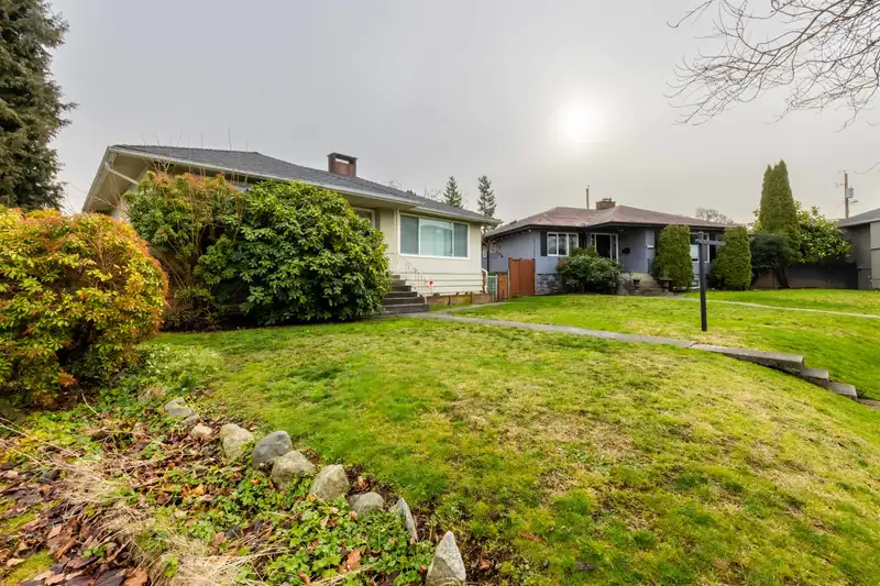 3692 E 24TH AVENUE - photo 2 of 40