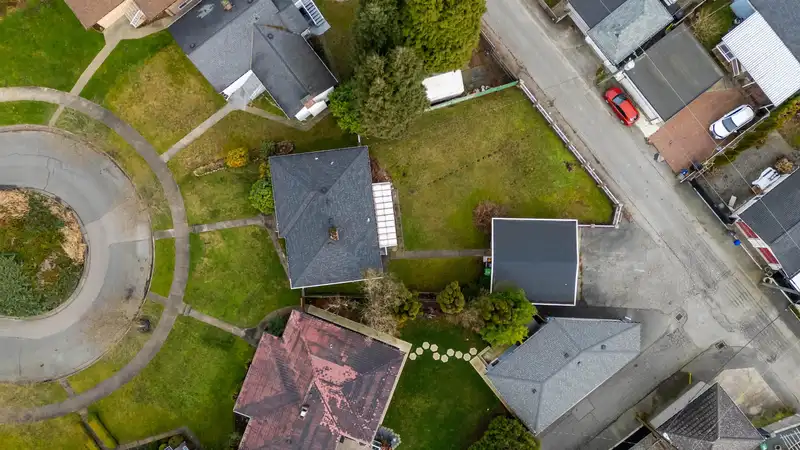 3692 E 24TH AVENUE - photo 3 of 40
