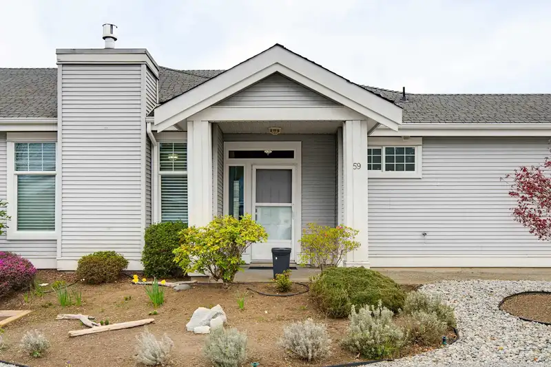 59 20770 97B AVENUE - photo 3 of 37