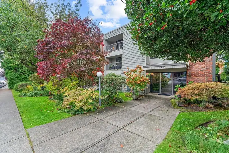 202 1355 FIR STREET - photo 1 of 37