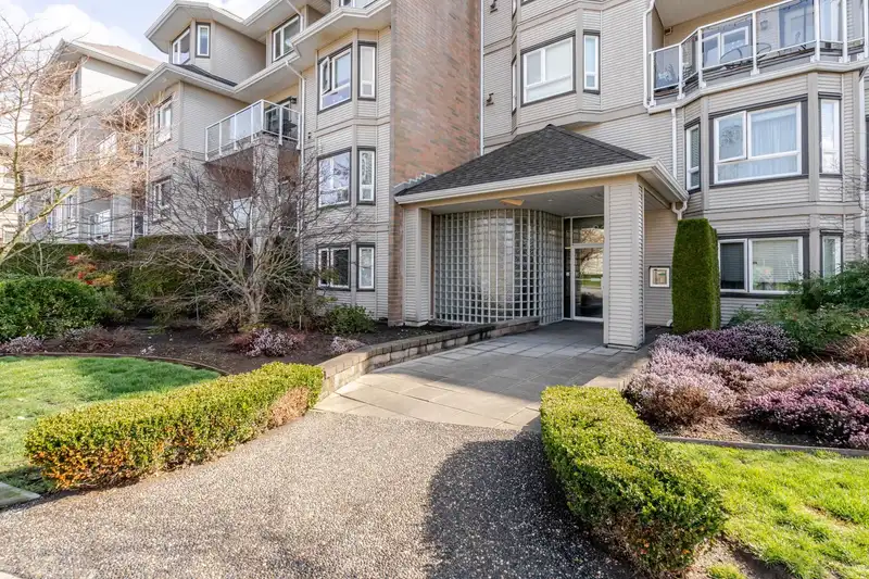 320 8142 120A STREET - photo 2 of 26