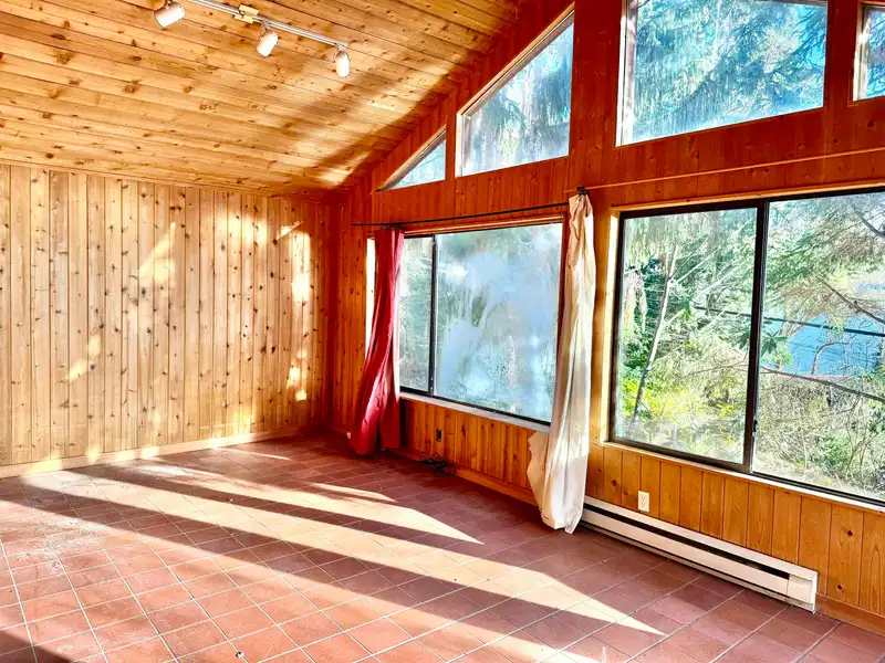 619 MARINE DRIVE - photo 2 of 16