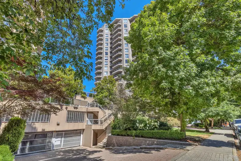 1605 1185 QUAYSIDE DRIVE - photo 1 of 31