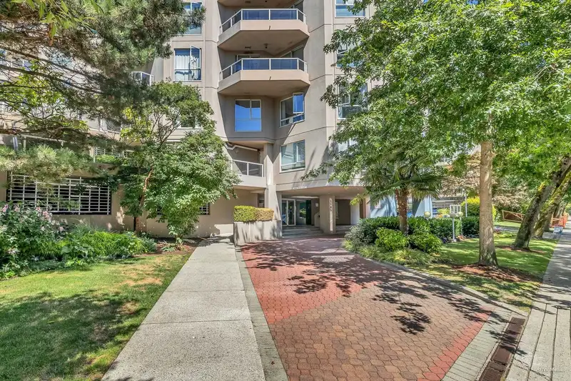 1605 1185 QUAYSIDE DRIVE - photo 3 of 31
