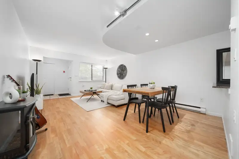 3542 POINT GREY ROAD - photo 4 of 26