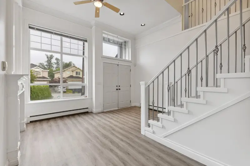 15939 91A AVENUE - photo 2 of 25