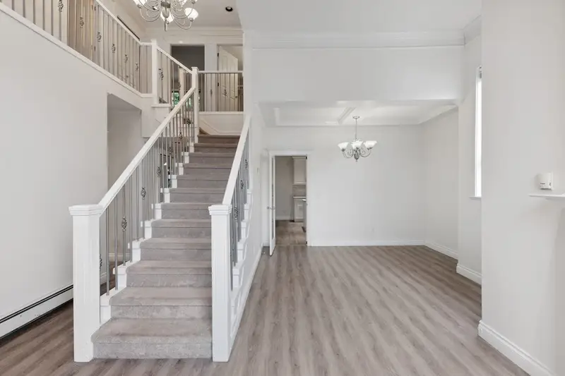 15939 91A AVENUE - photo 3 of 25