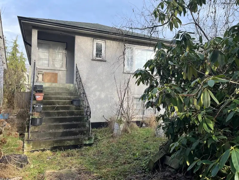 2267 E BROADWAY - photo 1 of 4
