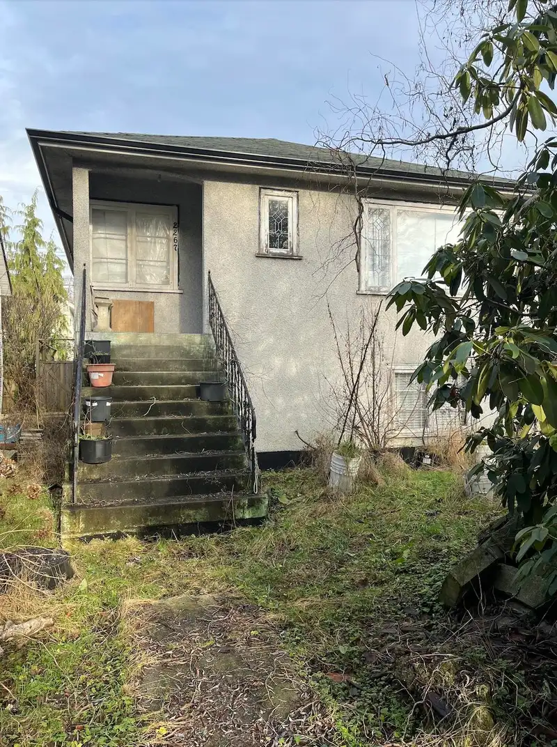 2267 E BROADWAY - photo 4 of 4