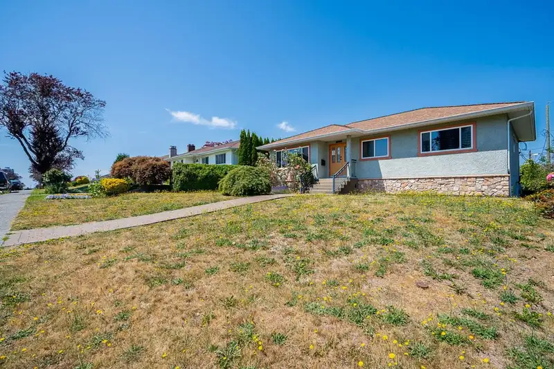 4871 HIGHLAWN DRIVE - photo 3 of 33