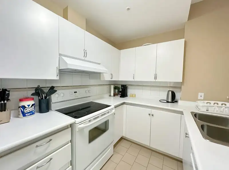 1213 989 NELSON STREET - photo 3 of 18