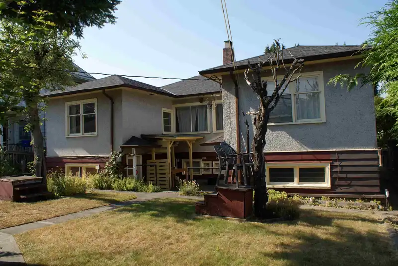240 E 20TH AVENUE - photo 2 of 12