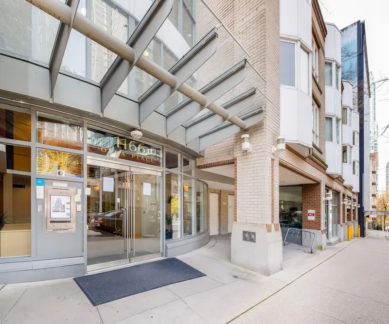 2208 1166 MELVILLE STREET - photo 2 of 25