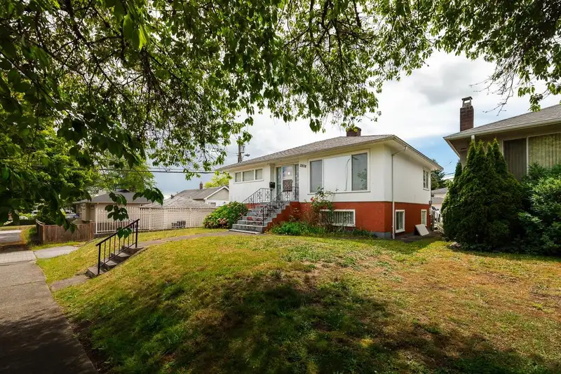 3678 E 25TH AVENUE - photo 1 of 23