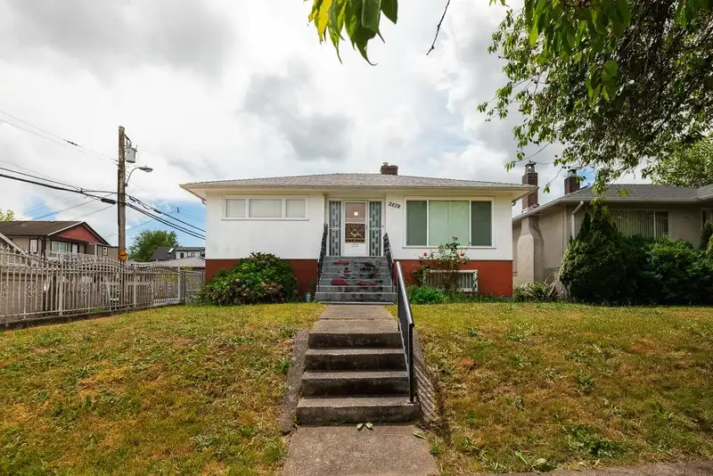 3678 E 25TH AVENUE - photo 2 of 23