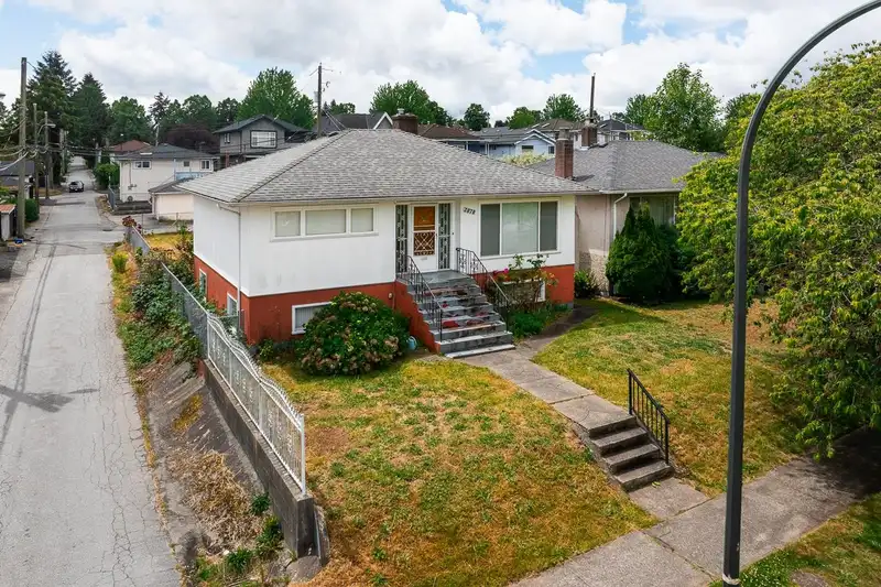 3678 E 25TH AVENUE - photo 3 of 23
