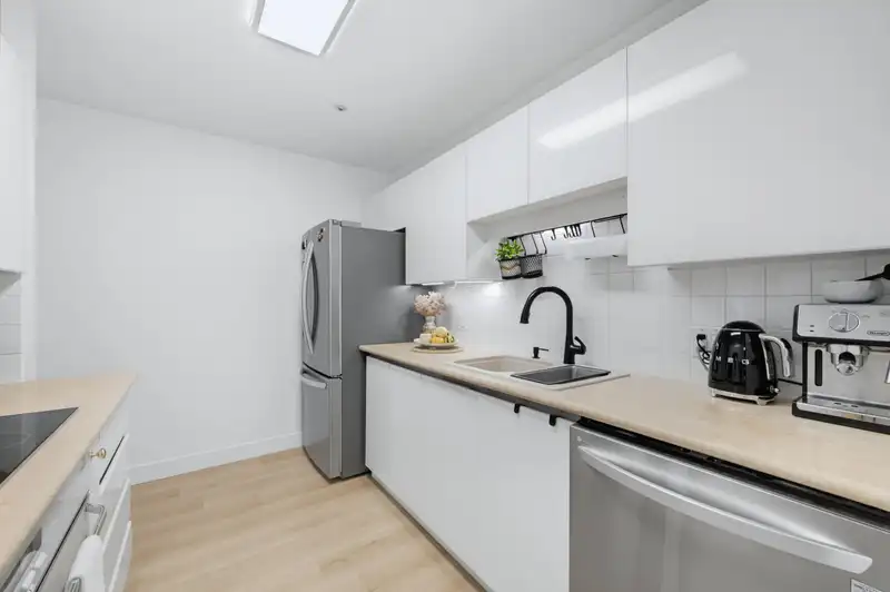 203 15375 17 AVENUE - photo 3 of 34