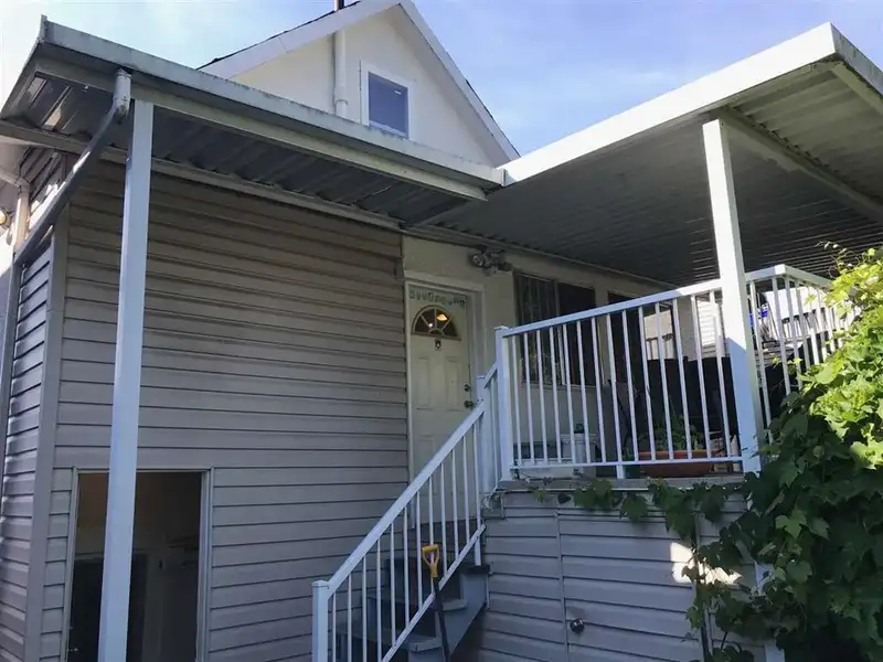 4904 RUPERT STREET - photo 2 of 6