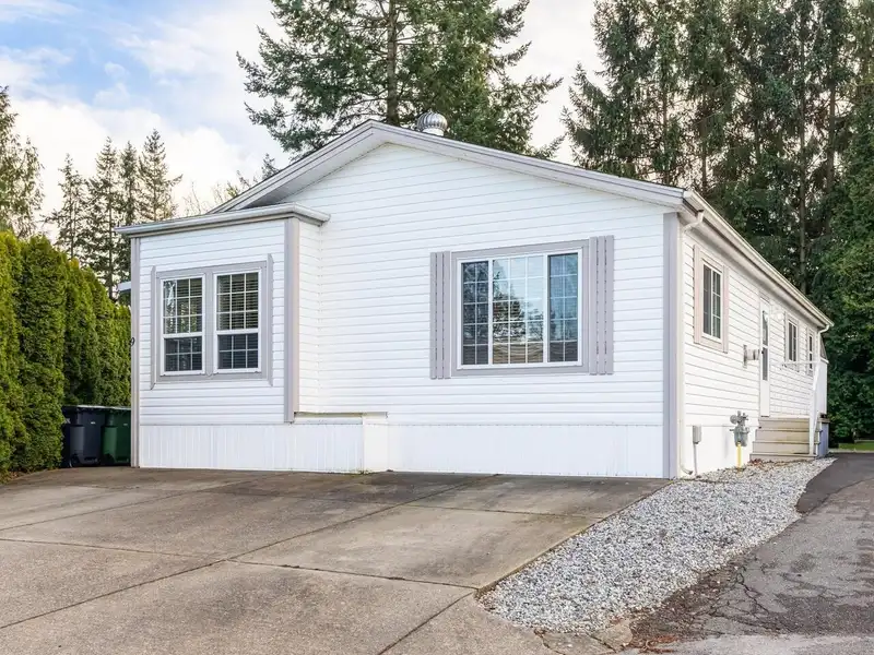 9 1840 160 STREET - photo 2 of 40