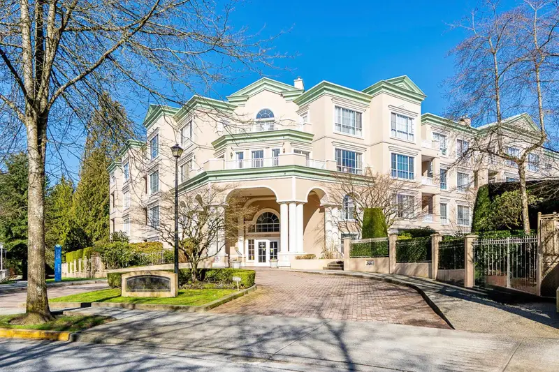 318 2985 PRINCESS CRESCENT - photo 1 of 25