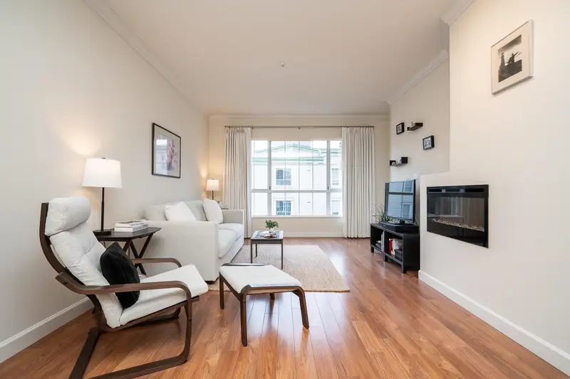 318 2985 PRINCESS CRESCENT - photo 3 of 25