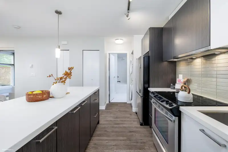 204 618 LANGSIDE AVENUE - photo 4 of 22