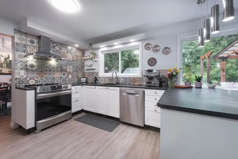 46781 PORTAGE AVENUE - photo 4 of 40