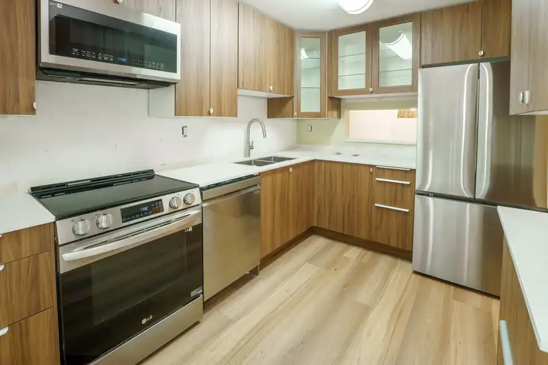11 3190 TAHSIS AVENUE - photo 4 of 27