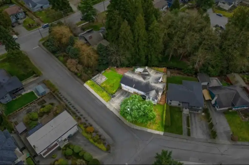 2030 JORDAN DRIVE - photo 1 of 40