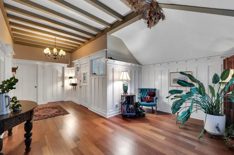 1509 MAHON AVENUE - photo 3 of 25