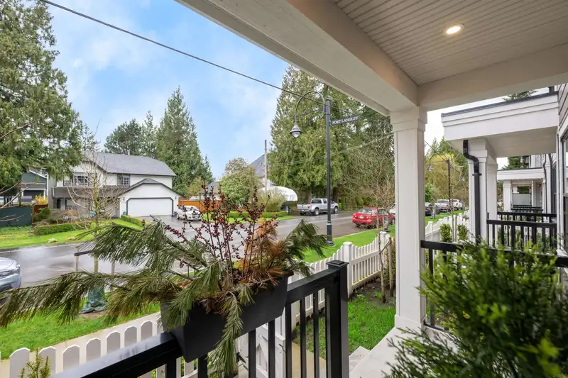 27 9122 KING STREET - photo 4 of 36