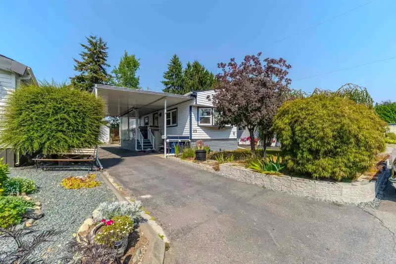 25 31313 LIVINGSTONE AVENUE - photo 1 of 38