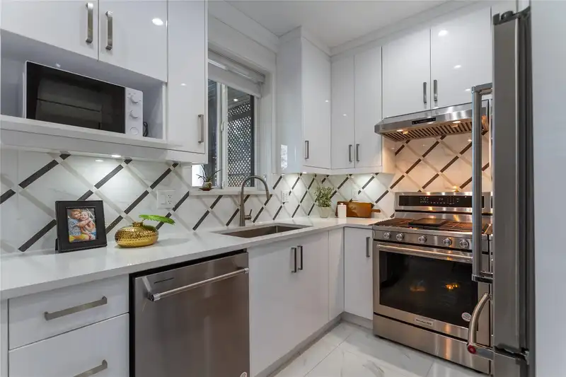 4328 GLADSTONE STREET - photo 4 of 25