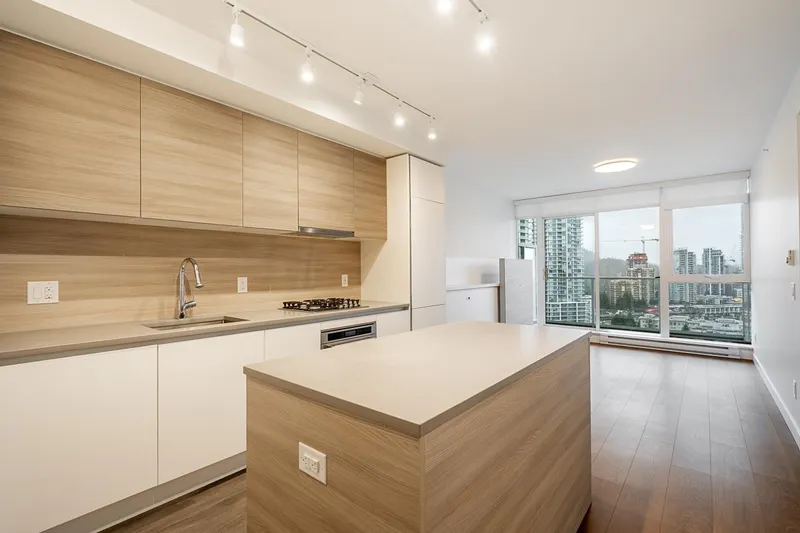 2006 525 FOSTER AVENUE - photo 1 of 25