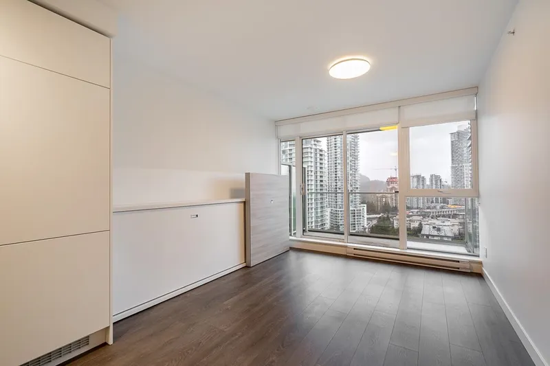 2006 525 FOSTER AVENUE - photo 3 of 25