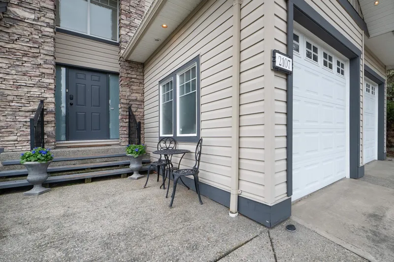 2107 ESSEX DRIVE - photo 3 of 25