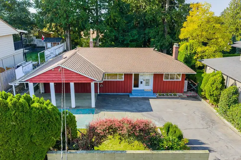723 HANDSWORTH ROAD - photo 1 of 40