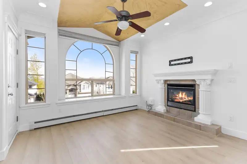 31468 HOMESTEAD CRESCENT - photo 3 of 30