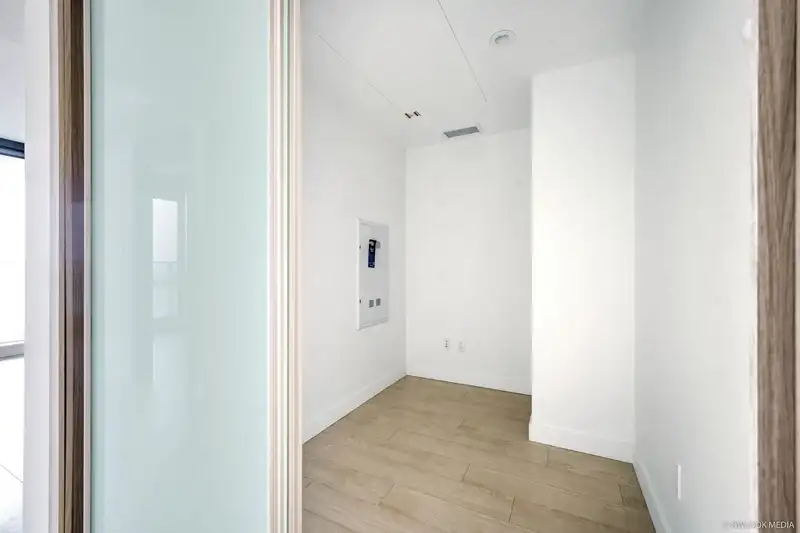 1608 9887 WHALLEY BOULEVARD - photo 2 of 25
