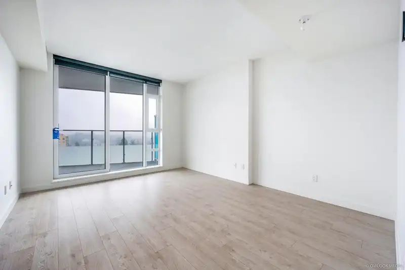 1608 9887 WHALLEY BOULEVARD - photo 3 of 25