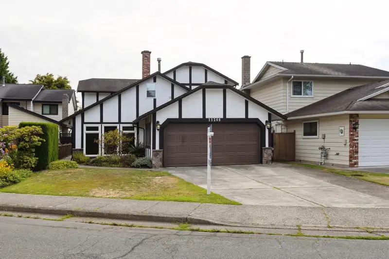 11266 KINGCOME AVENUE - photo 2 of 35