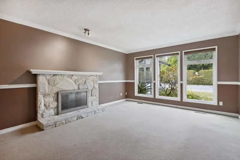 11266 KINGCOME AVENUE - photo 4 of 35