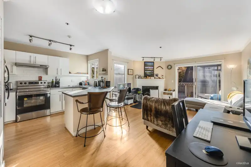 203 888 W 13TH AVENUE - photo 4 of 9