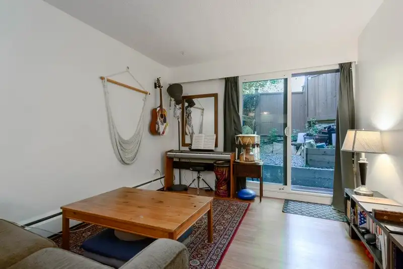 232 711 E 6TH AVENUE - photo 2 of 30