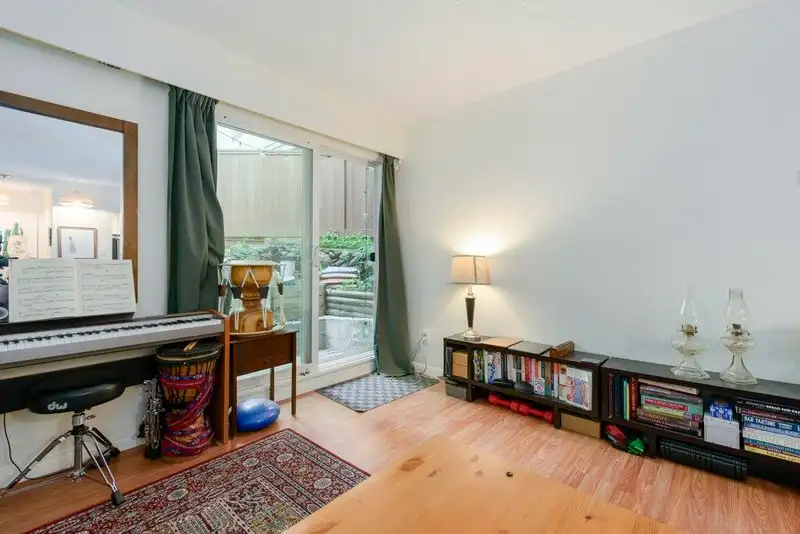 232 711 E 6TH AVENUE - photo 3 of 30